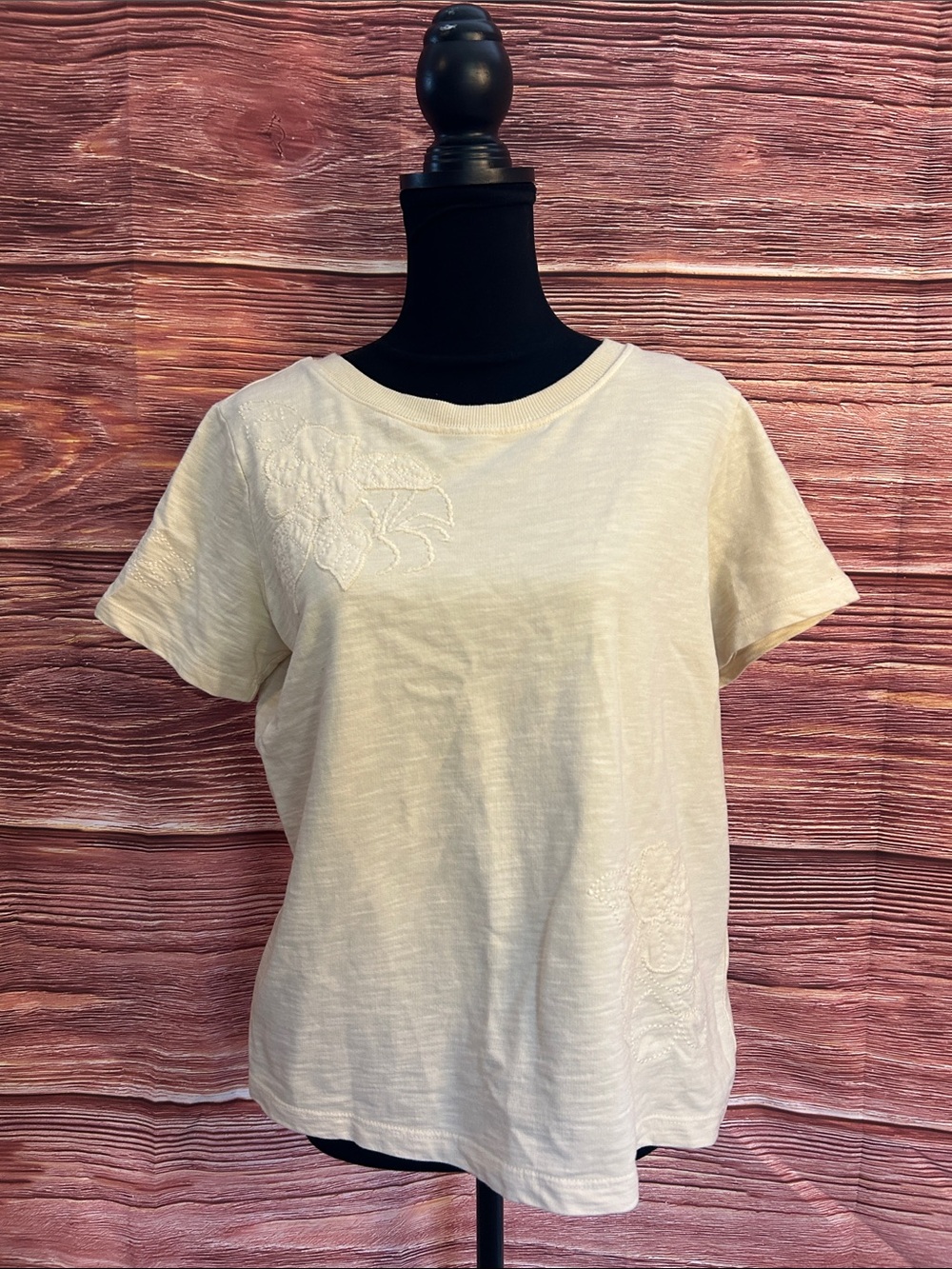 Tribal Jeans Women’s Short-Sleeve Cream Embroidered Tee | Size Medium
